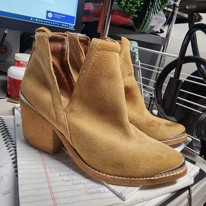 Jeffrey Campbell tan boots size 7